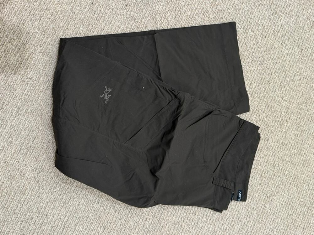 Arc’teryx Men’s 34x32 Black Technical Hiking Pants Outdoor Lightweight